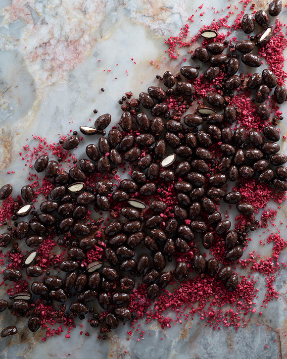 Dark Chocolate coated Raspberry Almonds 1kg SK-00394